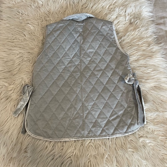 Banana Republic | Quilted Vest | Velvet Bow Detail & Trim - Picture 12 of 14